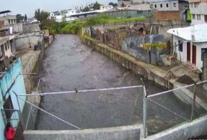 Quito: Fuertes lluvias incrementan el caudal del río Machángara