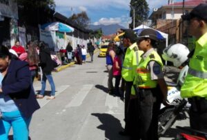 Autoridades garantizan el orden y uso del espacio público en los exteriores de recintos electorales