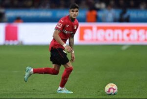 Bayer Leverkusen ya puso precio a la ficha de Piero Hincapié
