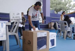 El 20% de los votantes sufragó hasta las 10:00