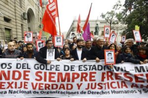 Chilenos marcharon por las víctimas de la dictadura