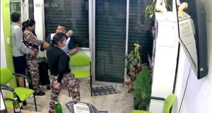 Video capta a guías penitenciarias de fiesta con presos en Quito