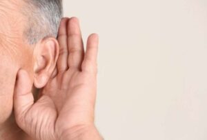 Signos que anuncian la pérdida auditiva en la tercera edad