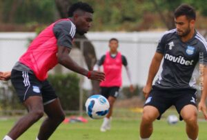 Emelec tiene problemas para armar la defensa