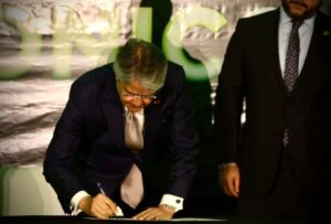 El presidente Guillermo Lasso firmó un decreto para establecer el Biocorredor Amazónico