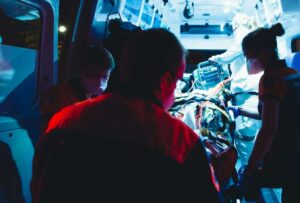 Paramédicos se golpearon por atender a una mujer 