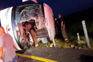 Mueren 17 personas tras chocar autobús donde viajaban migrantes venezolanos