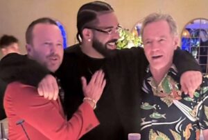 Aaron Paul y Bryan Cranston fueron los bartenders 