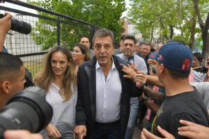 Massa sorprende y gana la primera vuelta 