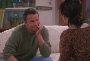 Fanáticos dejan flores en las afueras del edificio de Friends 