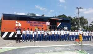 En Guayaquil, estudiantes aprenden sobre Educación y Seguridad Vial