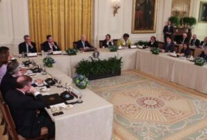 Lasso habla de energías limpías 