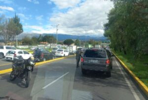 Posible amenaza de bomba a la altura del puente 9 de la Autopista en Quito