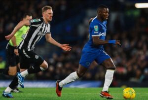 Moisés Caicedo, clasificó a las semifinales de la Copa de la Liga de Inglaterra