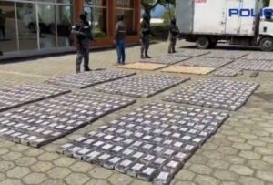 La Policía informó que interceptó un mega cargamento de droga