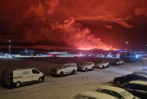 En la península de Reykjanes, Islandia, un volcán entró en erupción
