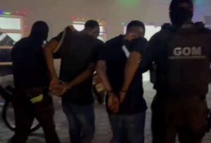 La Policía Nacional liberó a varios trabajadores de una veterinaria en la vía a Daule