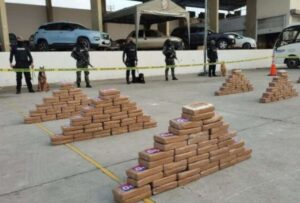 La Policía Nacional decomisó más de media tonelada de droga, en el sector de San Mateo, en Esmeraldas