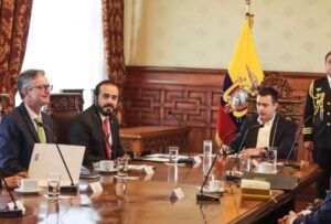 El presidente Daniel Noboa y las autoridades de la Asociación de Municipalidades del Ecuador (AME) se reunieron en el Palacio de Carondelet para analizar la deuda que el Gobierno mantiene con los cabildos