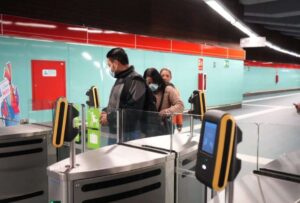 Cuatro paradas se recorren en seis minutos en el Metro de Quito