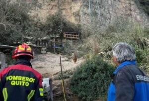 Deslizamiento de tierra en el sector de Zámbiza, norte de Quito