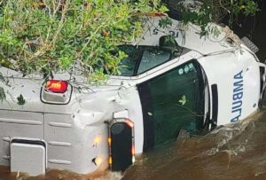 Personal de ambulancia del IESS se recupera tras siniestro de tránsito en la ciudad de Cuenca