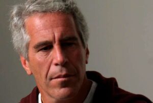 El nombre de Jeffrey Epstein, acusado de agresiones sexuales a menores de edad, saltó nuevamente a la luz