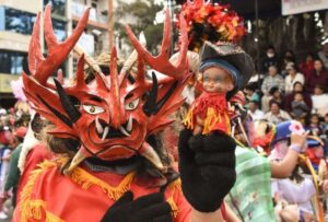 Altercado en medio de la Diablada de Píllaro