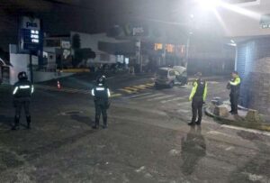 Se reportó un vehículo incinerado en Chillogallo, sur de Quito
