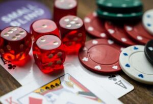 Funcionamiento de casinos, salas de juego, casas de apuestas o negocios dedicados a la realización de juegos de azar, bajo condiciones
