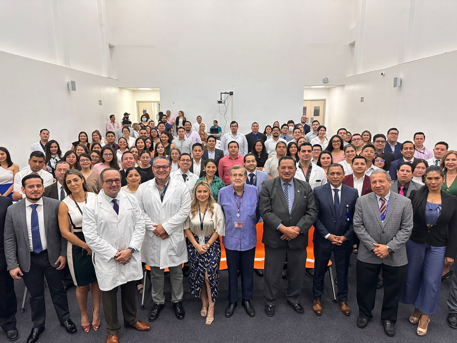 Hospital Los Ceibos recibe a más de 80 posgradistas