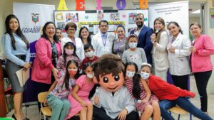 Niños expresaron mensajes de paz por el Dia de la Educación