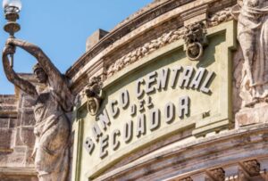 El Banco Central del Ecuador (BCE) logró la conversión de 241.000 onzas troy de oro en USD 494 millones