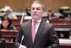 La Fiscalía General del Estado informó el inicio de una investigación en contra del exministro del Interior, José Serrano