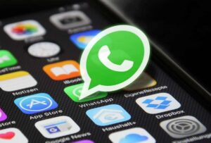Enviar fotos en formato original por WhatsApp podría representar un peligro