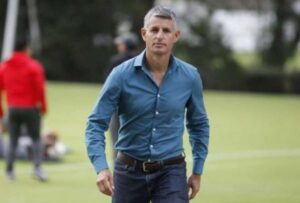 El exfutbolista Santiago Jácome ya no seguirá como gerente deportivo de Liga Deportiva Universitaria de Quito