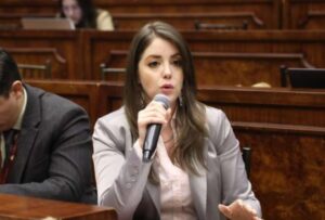 La asambleísta del correísmo, Mónica Palacios, fue sancionada por el Consejo de Administración Legislativa (CAL)