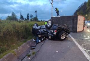 Dos personas fallecieron y dos más resultaron heridas en un siniestro de tránsito en la Avenida Simón Bolívar, a la altura de de la Universidad Internacional