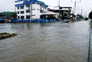 Según el Ministerio de Educación, la cifra de unidades educativas afectadas por las lluvias e inundaciones de El Niño ascienden a 427 en todo el país