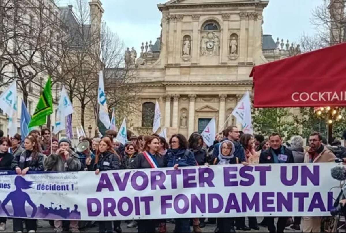 Francia decidió que el aborto esté consagrado en su Constitución