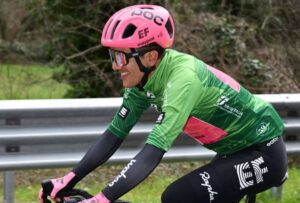 Marlon ‘Chito’ Vera perdió la pelea por el título en la UFC y Richard Carapaz sufrió una caída y dejó la competencia del Tirreno-Adriático