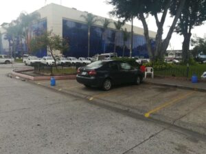 La balacera se registró en los exteriores de la Corporación Nacional de Electricidad (CNEL)