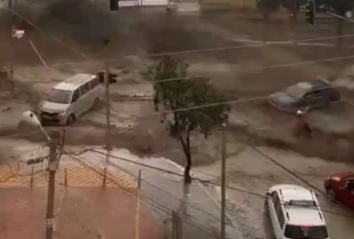 Un aluvión sorprendió a los habitantes de una zona de La Paz, Bolivia