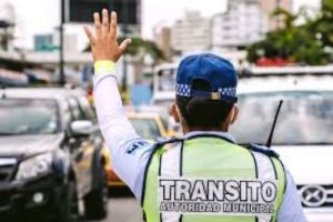 Se registraron incidentes entre ciudadanos y un grupo de agentes de tránsito en Guayaquil