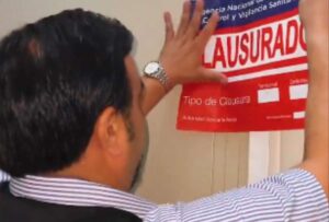 Usuarios denunciaron sobre la presencia de cucarachas en un establecimiento de una conocida cadena de supermercados del país