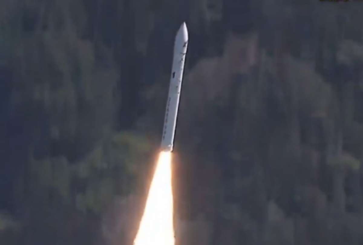 Se registró el momento exacto en que el cohete Kairos, de la compañía Space One, explotó segundos después de despegar