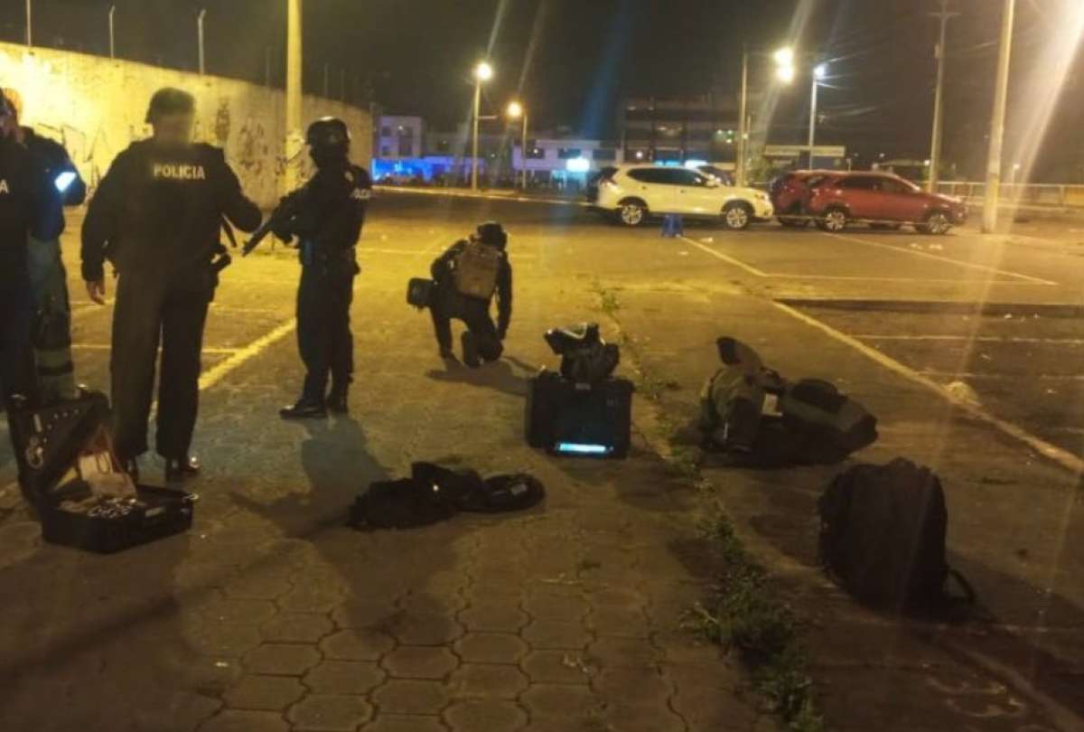 La Policía Nacional confirmó que se encontraron explosivos en el parqueadero del estadio La Cocha en Latacunga