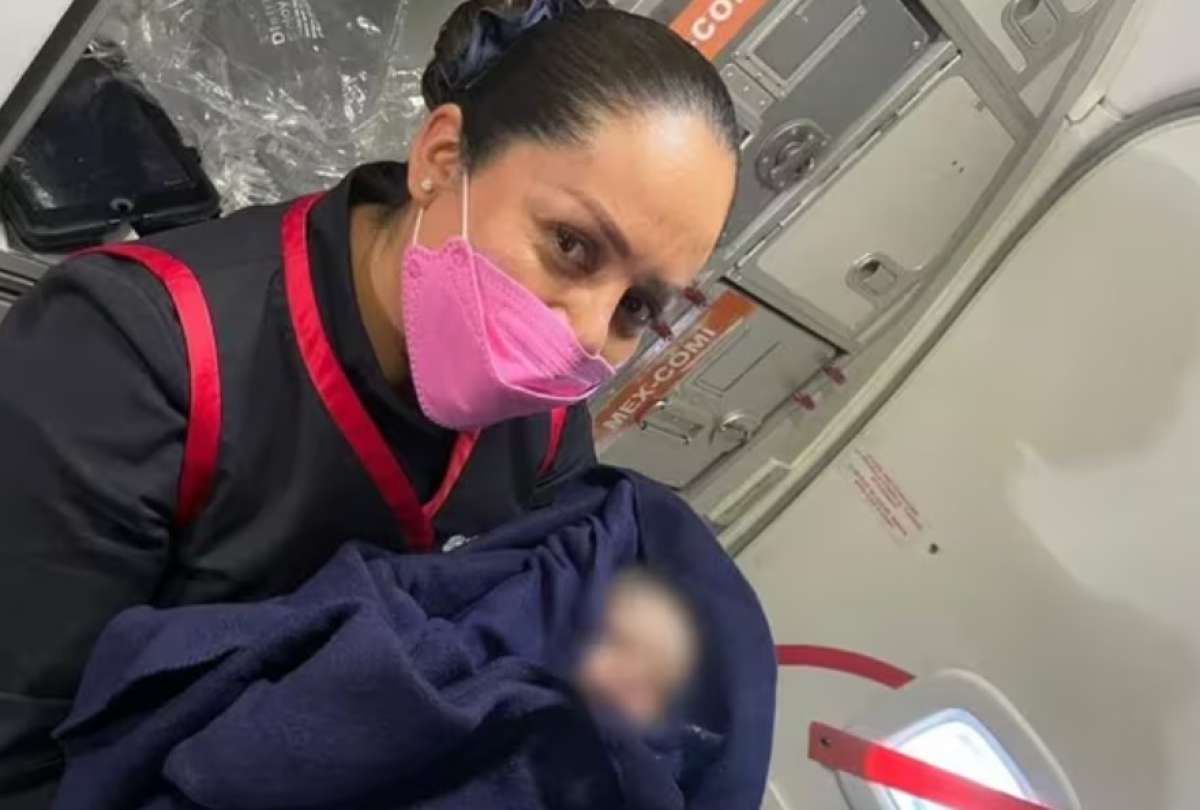 La mujer que viajaba de Ciudad de México con destino a Ciudad Juárez, Chihuahua dio a luz en pleno vuelo