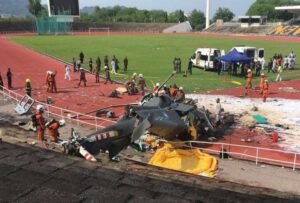 Durante un ensayo para un desfile militar, dos helicópteros de la Real Marina de Malasia colisionaron en pleno vuelo