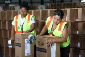 La distribución de los paquetes electorales del Referéndum y de la Consulta Popular avanzan